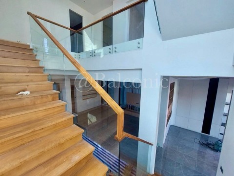 ราวบันได กระจกนิรภัย